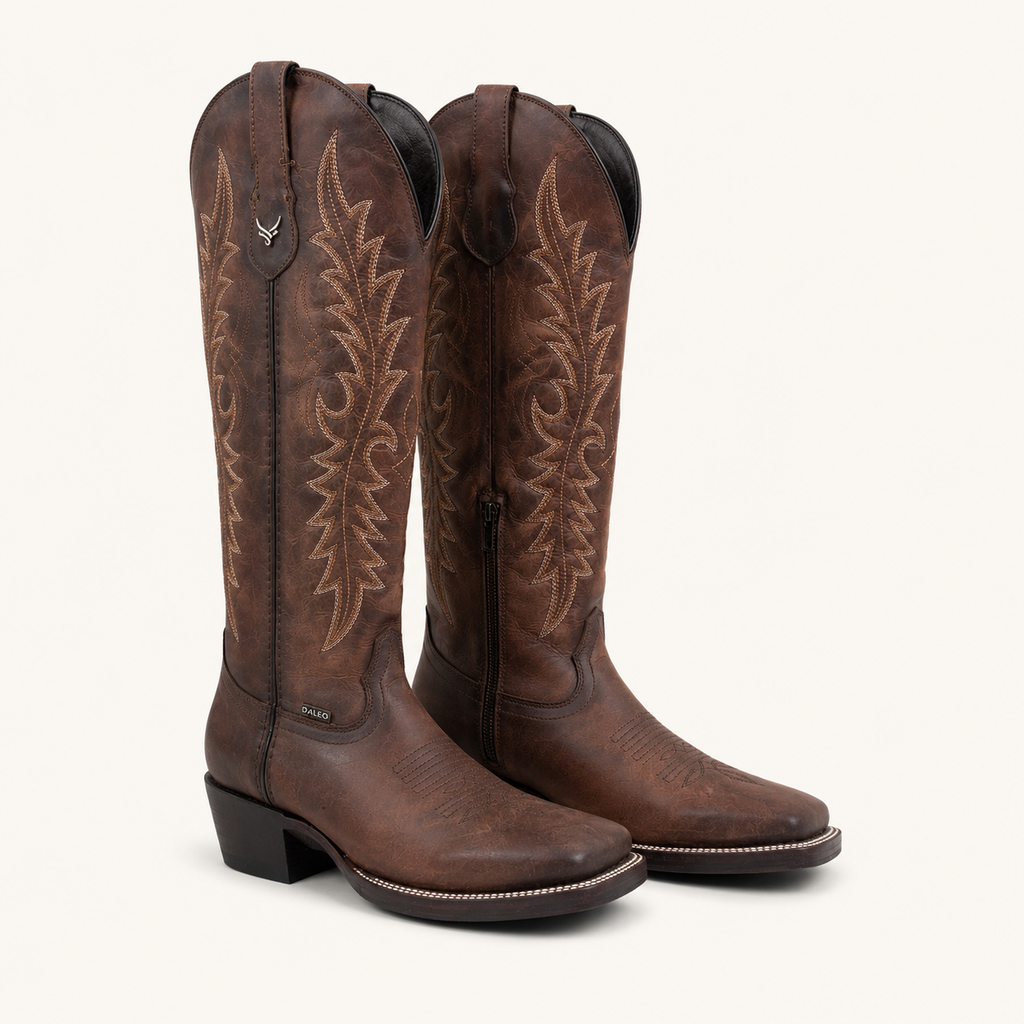Bota Alta Cognac Bordado Dorado Caramelo — Daleo