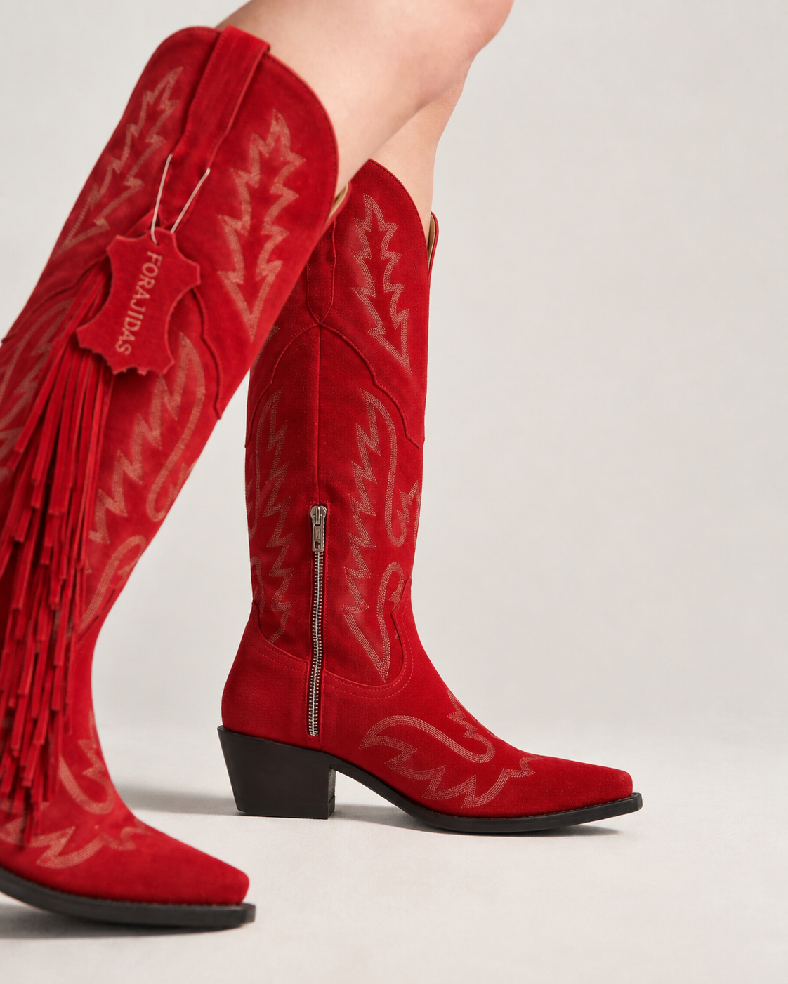La Fuego en Gamuza Roja con Flecos